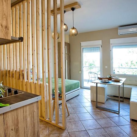 Golden Suites Ofrinion Bagian luar foto