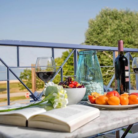 Golden Suites Ofrinion Bagian luar foto
