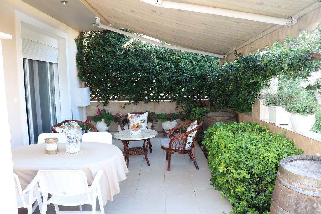 Golden Suites Ofrinion Bagian luar foto