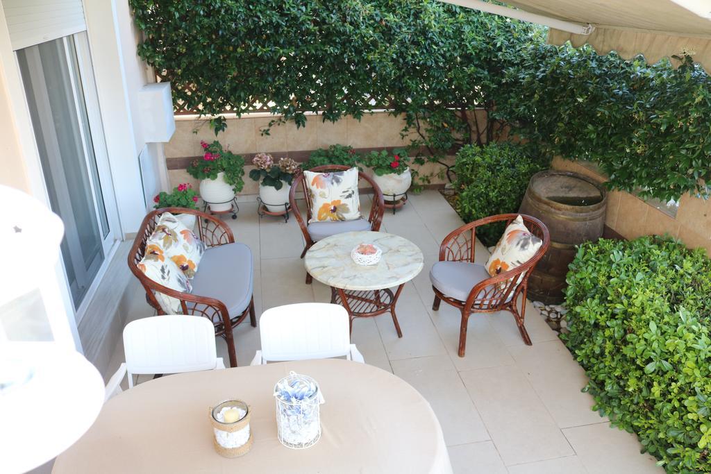 Golden Suites Ofrinion Bagian luar foto