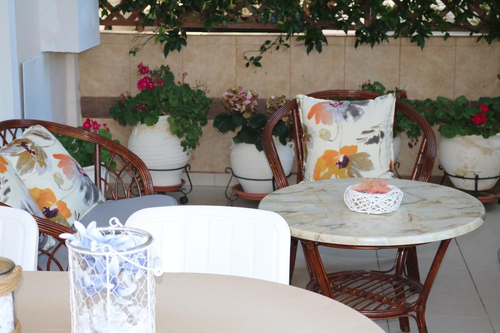 Golden Suites Ofrinion Bagian luar foto
