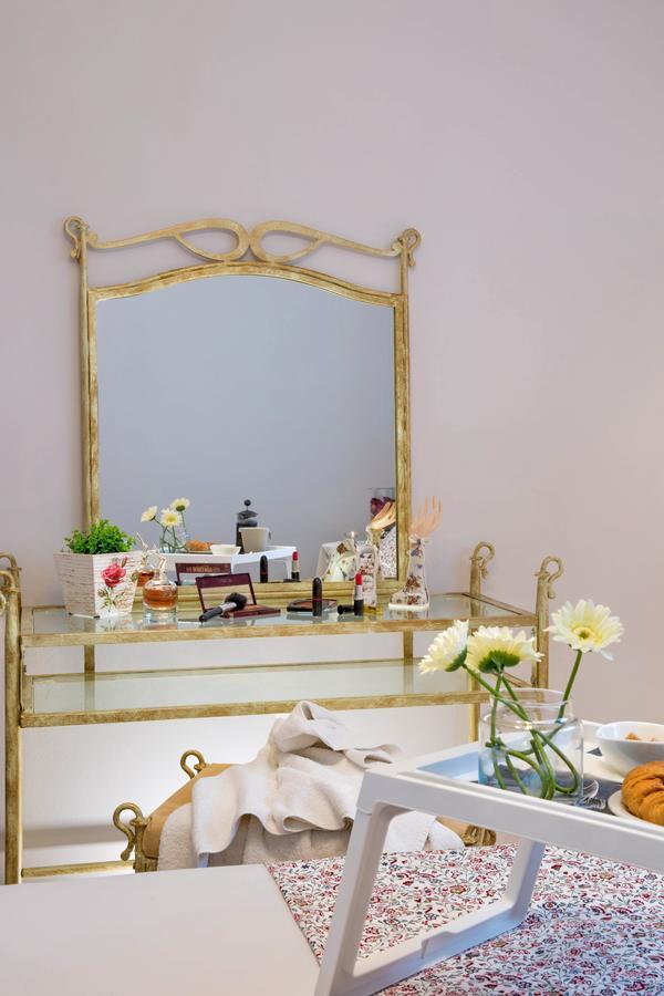 Golden Suites Ofrinion Bagian luar foto