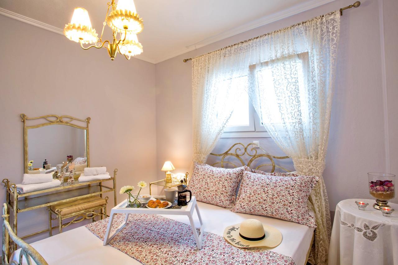 Golden Suites Ofrinion Bagian luar foto