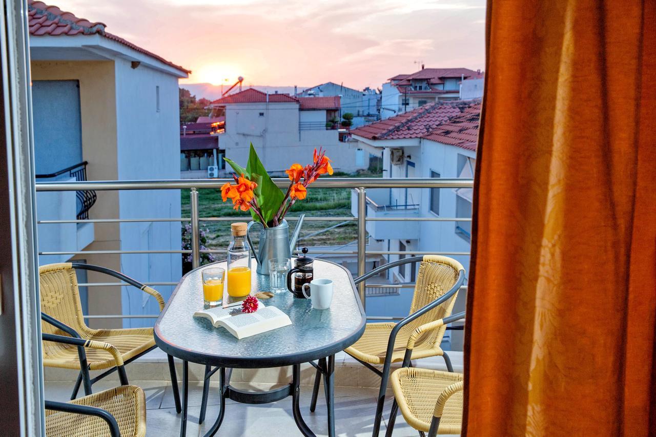 Golden Suites Ofrinion Bagian luar foto