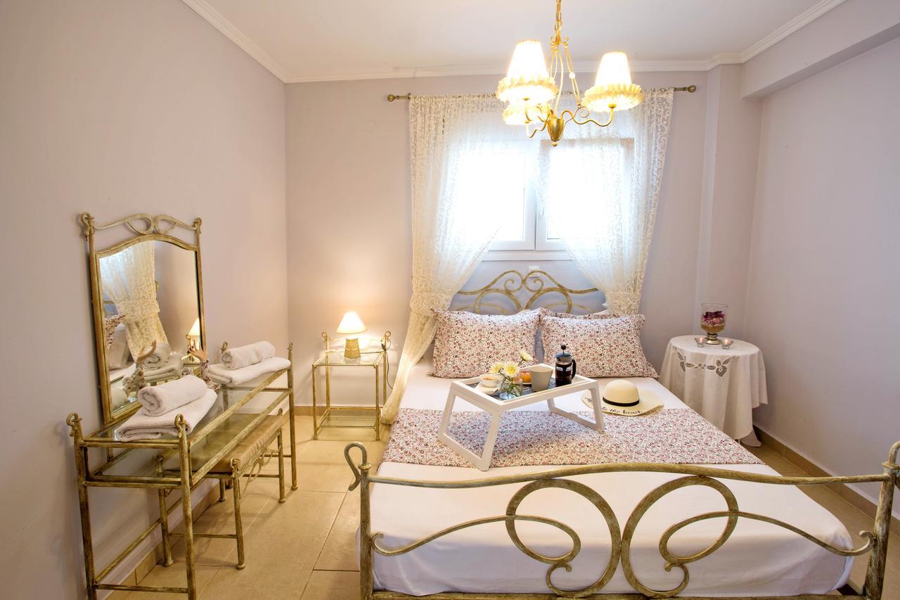Golden Suites Ofrinion Bagian luar foto