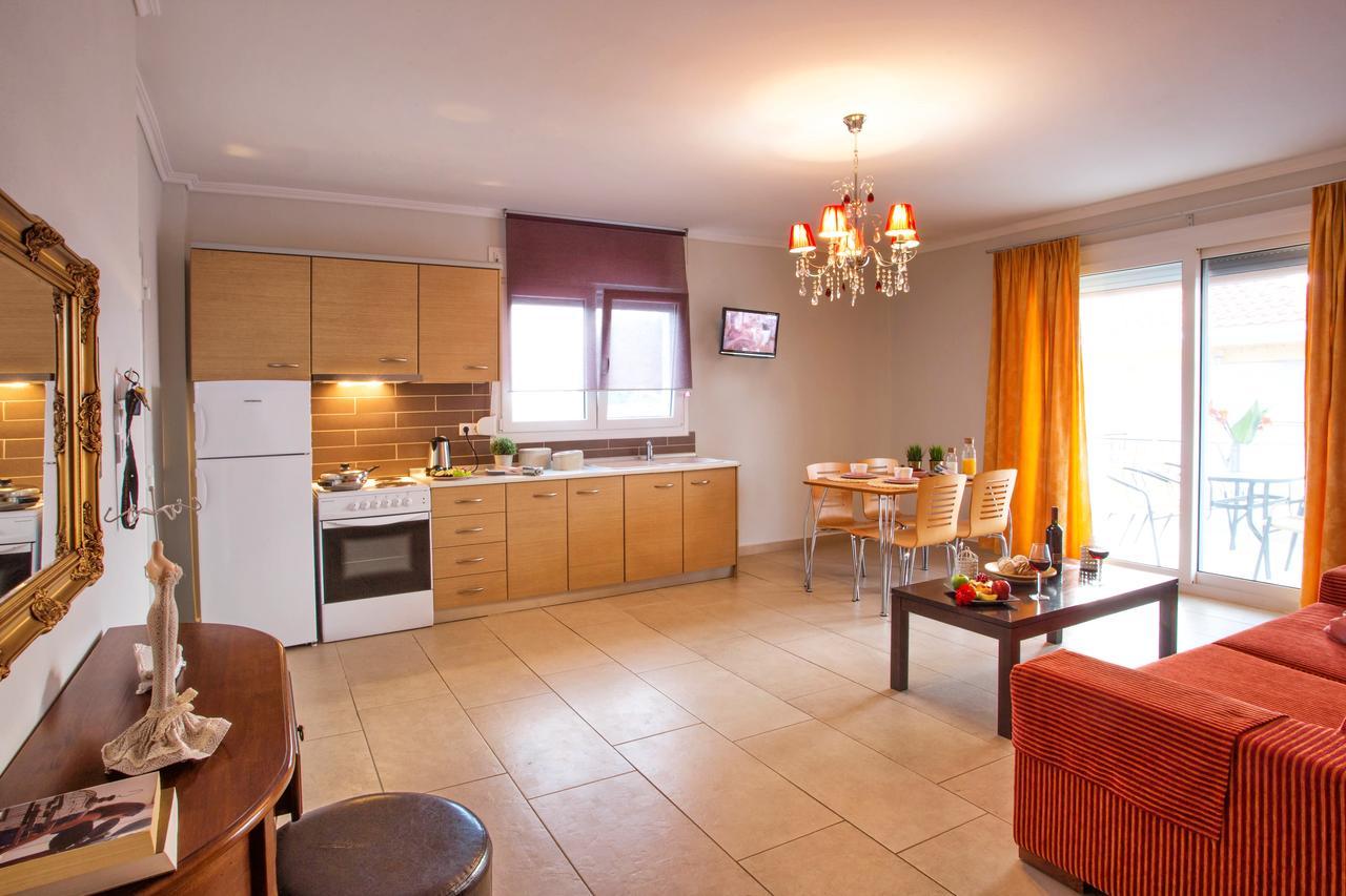 Golden Suites Ofrinion Bagian luar foto