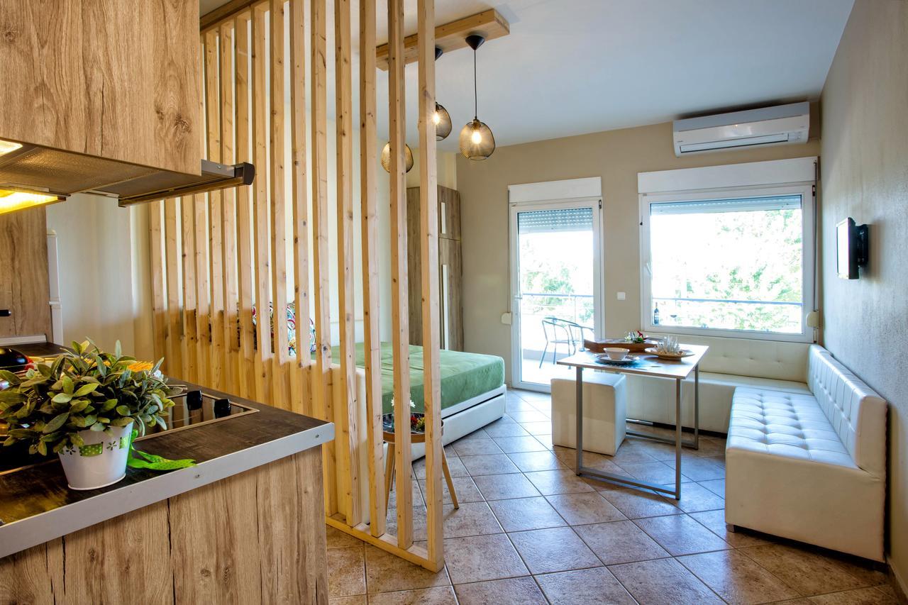 Golden Suites Ofrinion Bagian luar foto