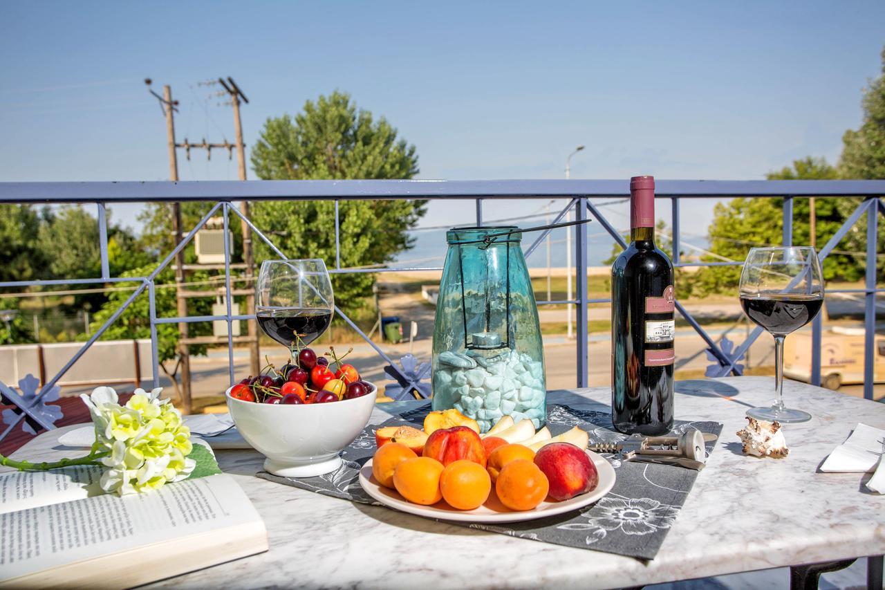 Golden Suites Ofrinion Bagian luar foto