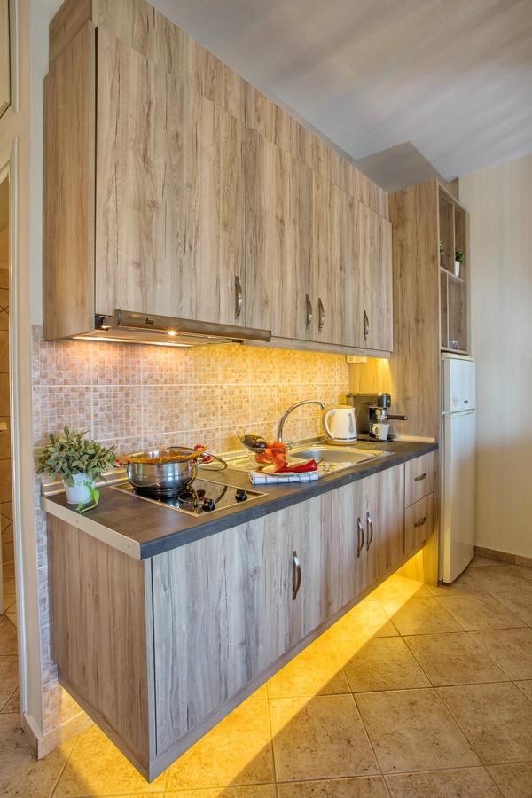 Golden Suites Ofrinion Bagian luar foto