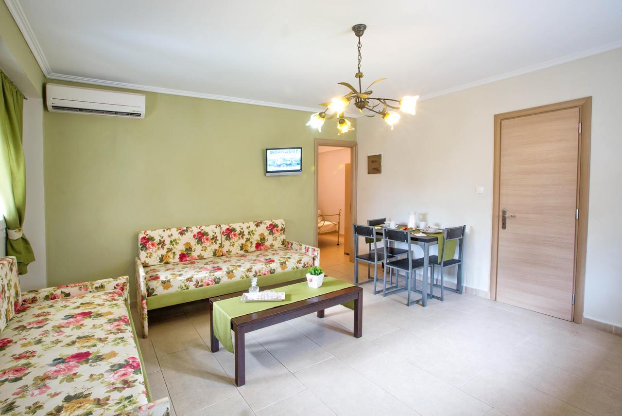 Golden Suites Ofrinion Bagian luar foto