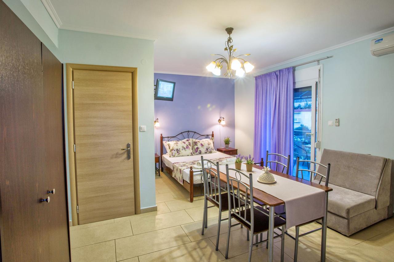 Golden Suites Ofrinion Bagian luar foto