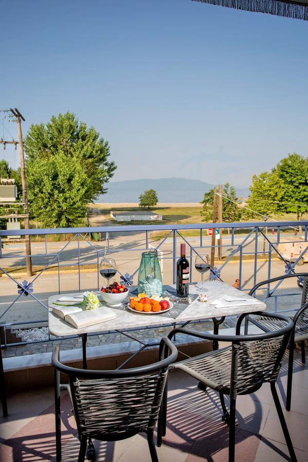 Golden Suites Ofrinion Bagian luar foto