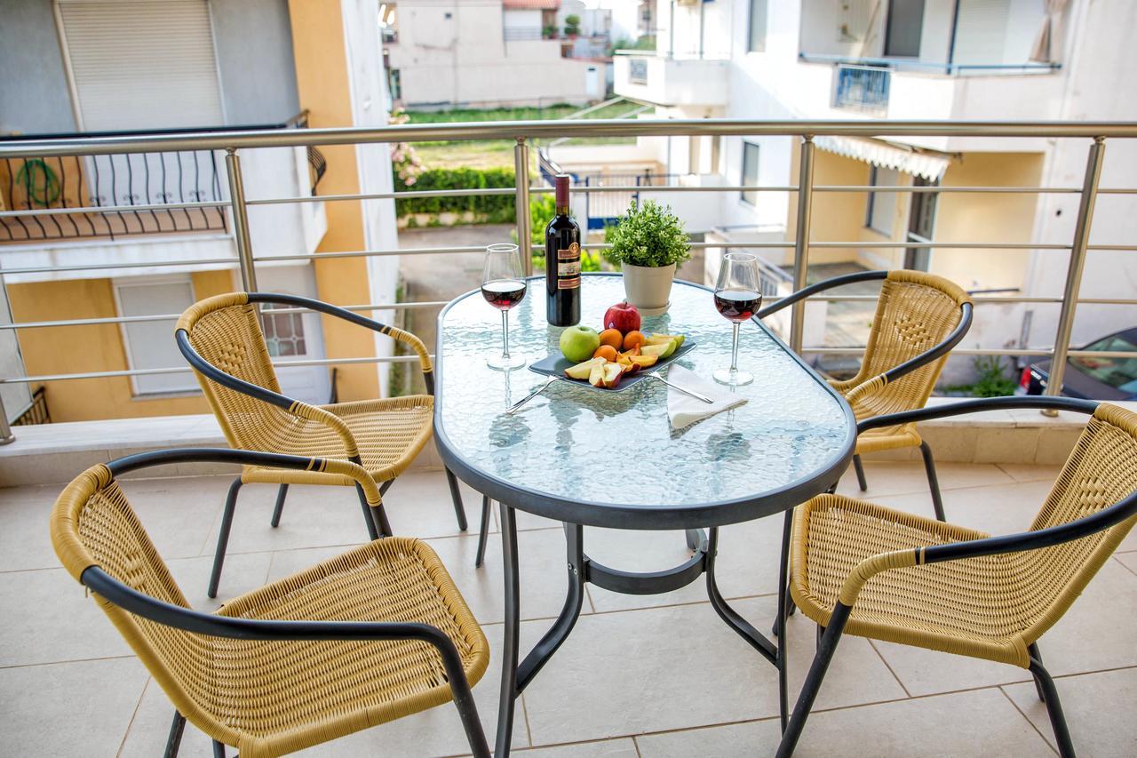 Golden Suites Ofrinion Bagian luar foto
