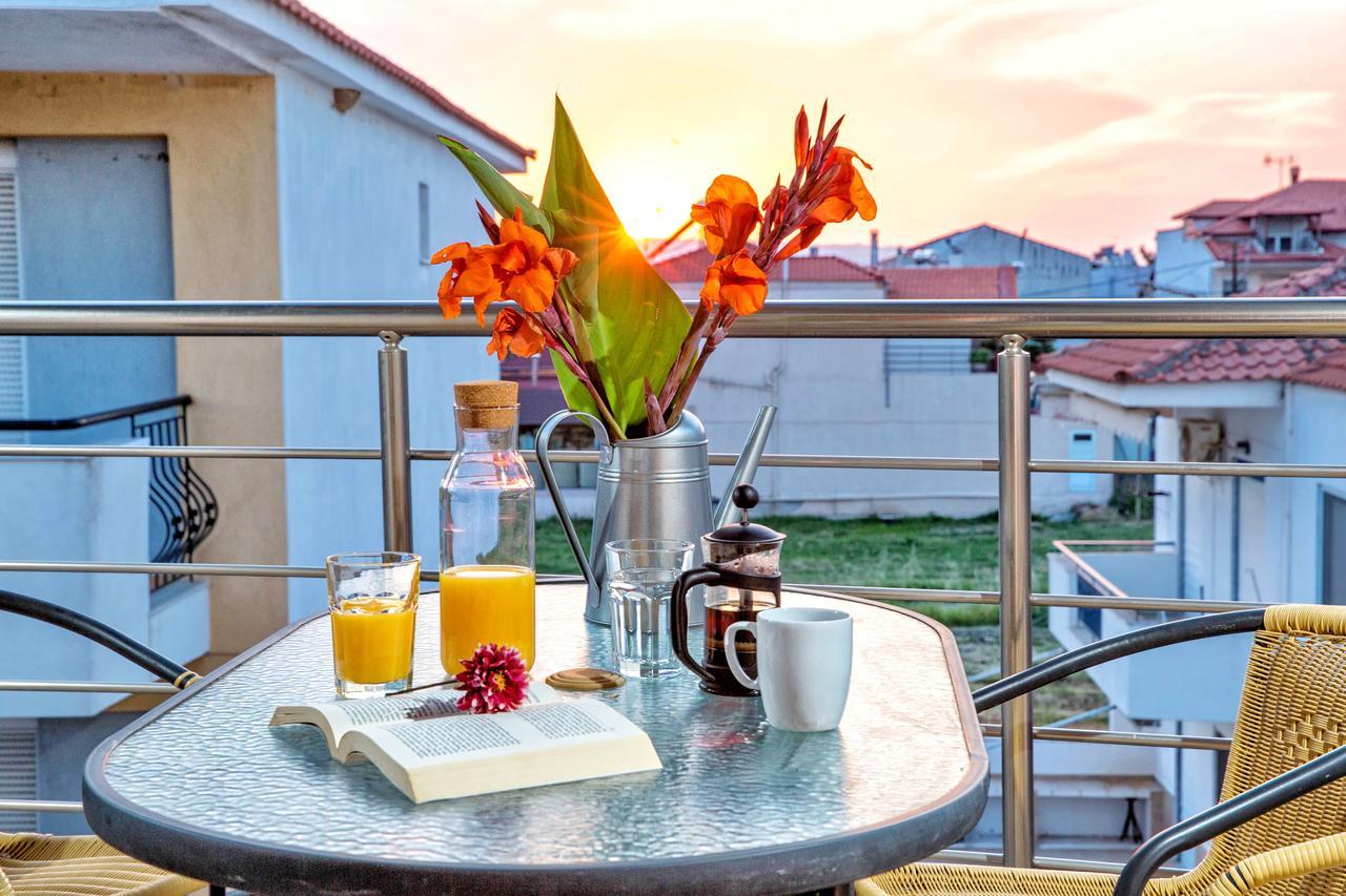 Golden Suites Ofrinion Bagian luar foto