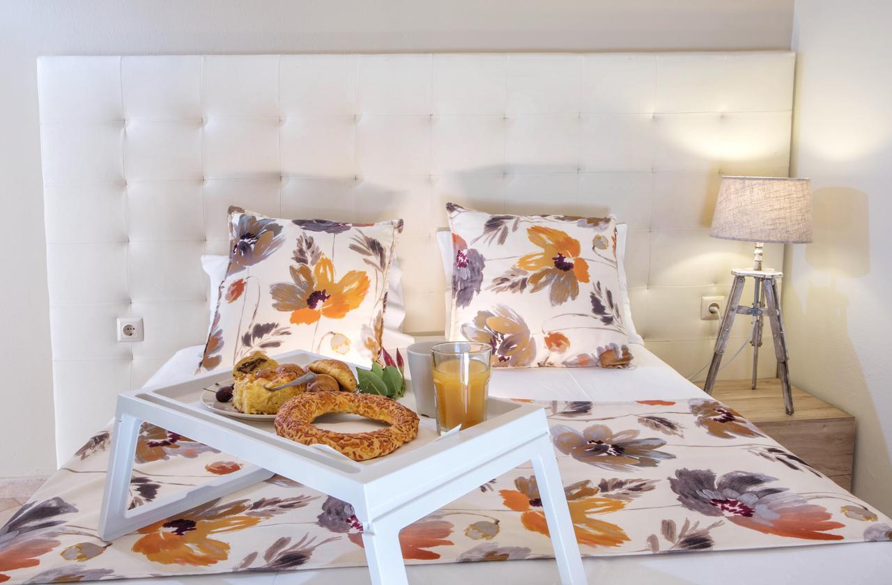 Golden Suites Ofrinion Bagian luar foto