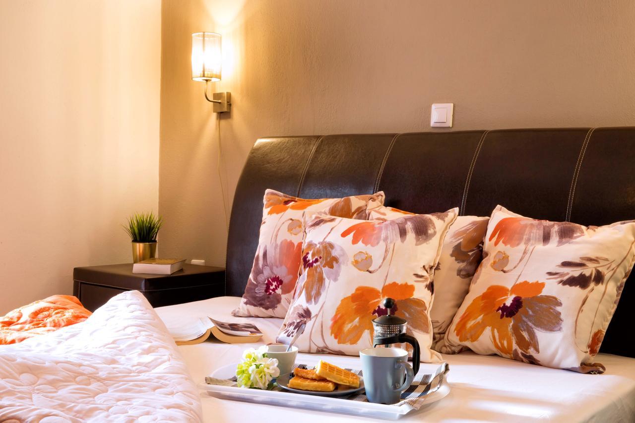 Golden Suites Ofrinion Bagian luar foto