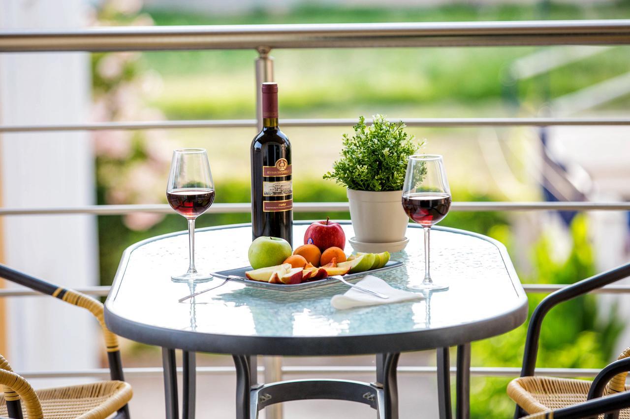Golden Suites Ofrinion Bagian luar foto