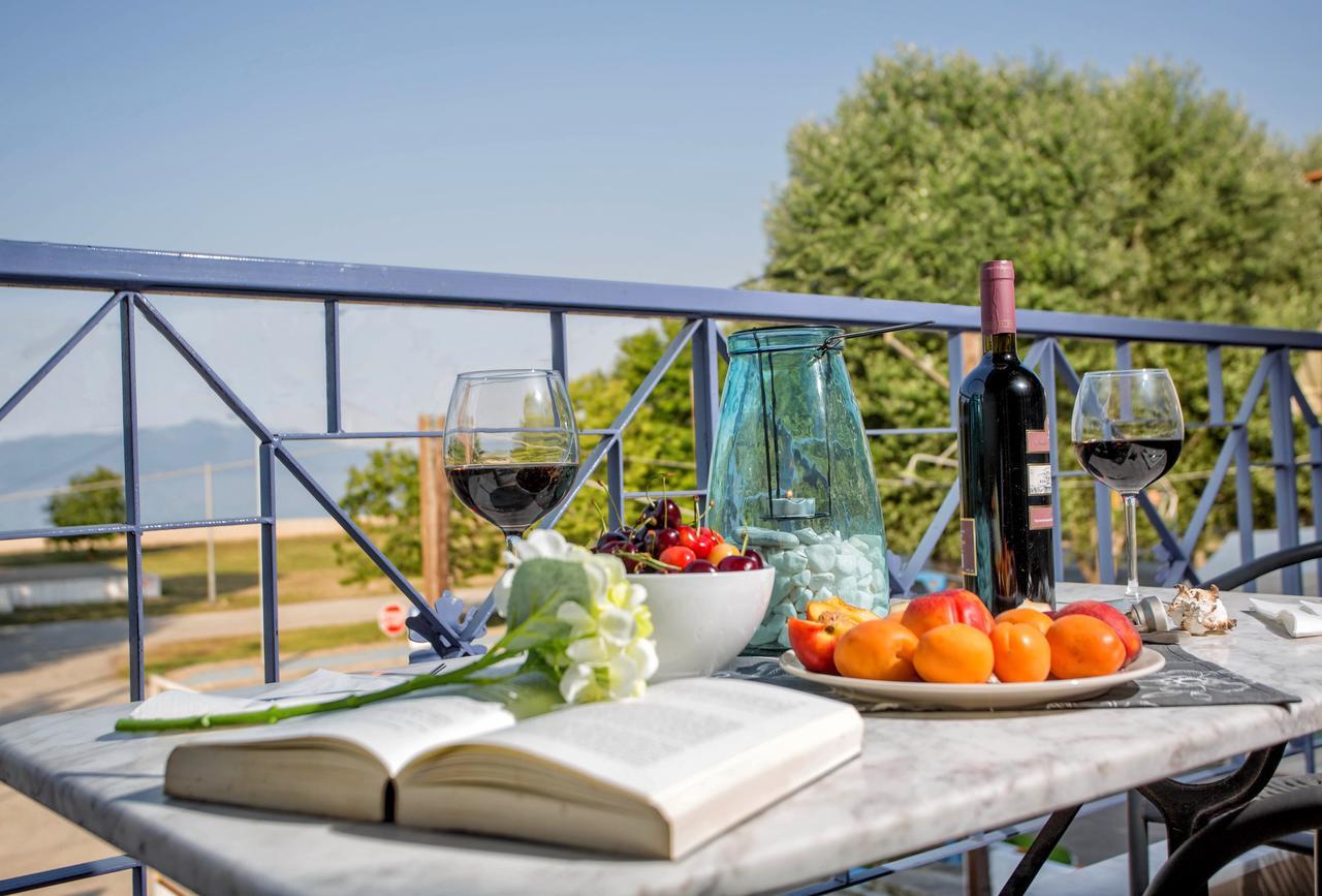 Golden Suites Ofrinion Bagian luar foto
