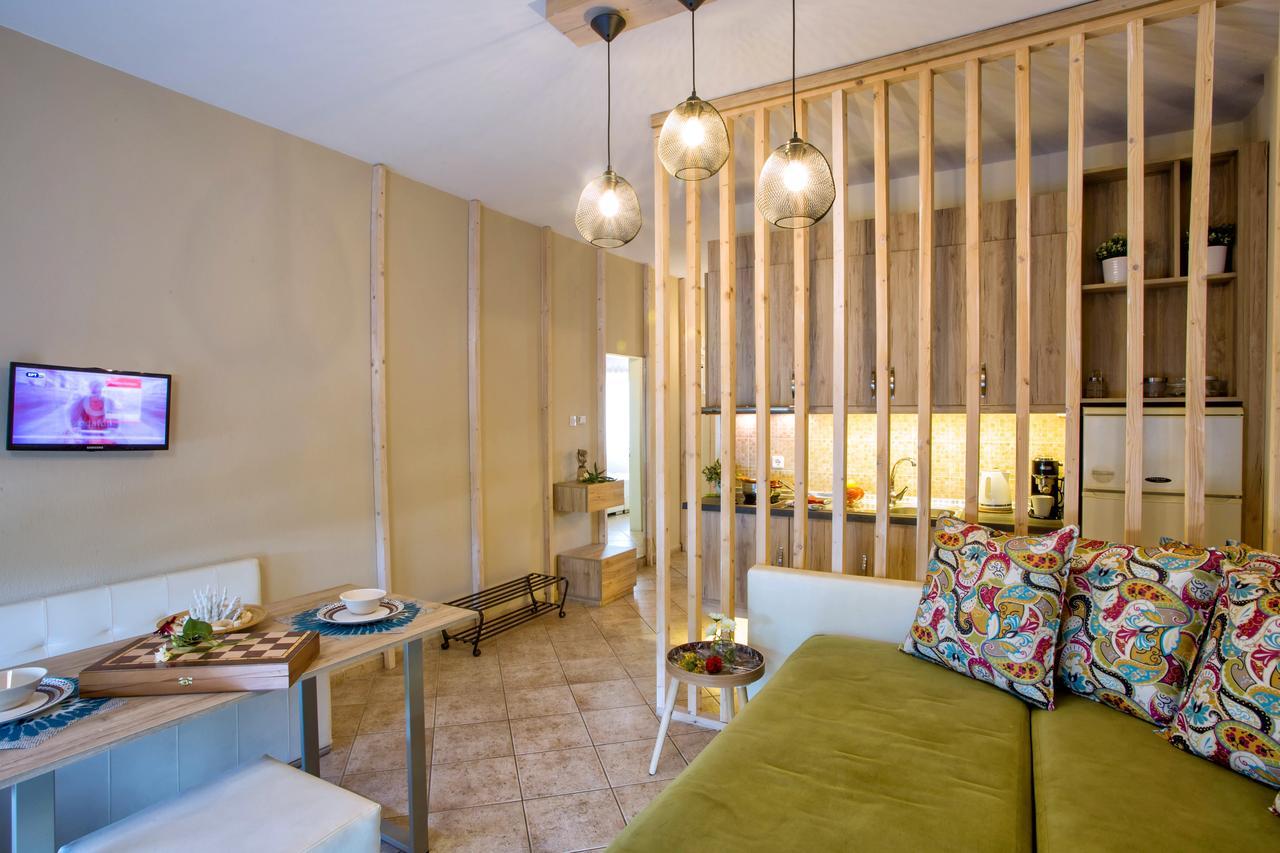 Golden Suites Ofrinion Bagian luar foto