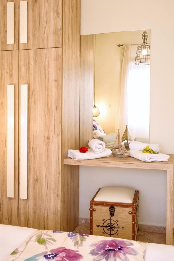 Golden Suites Ofrinion Bagian luar foto