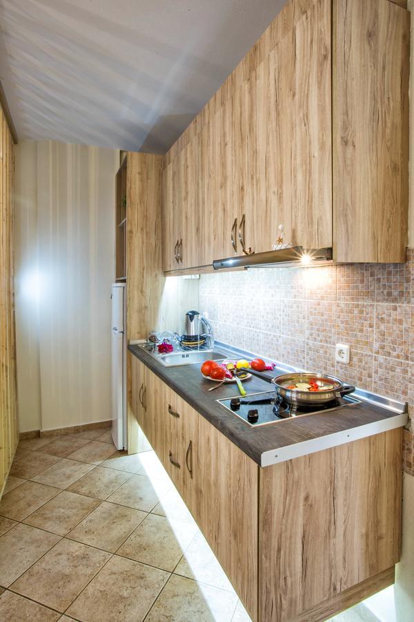 Golden Suites Ofrinion Bagian luar foto