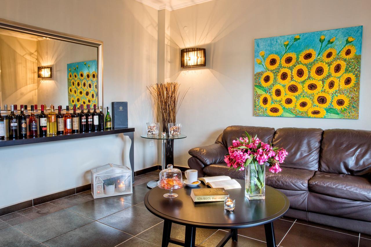 Golden Suites Ofrinion Bagian luar foto