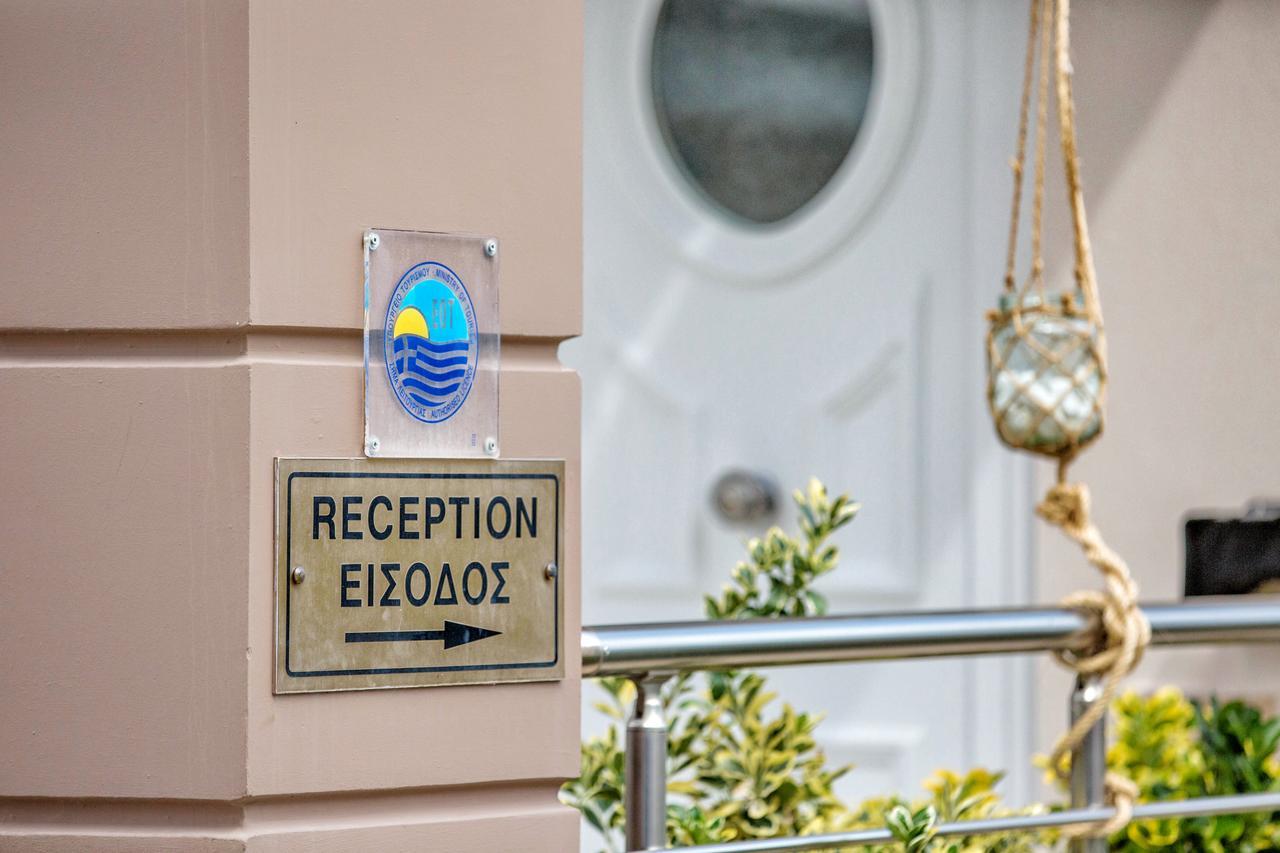 Golden Suites Ofrinion Bagian luar foto