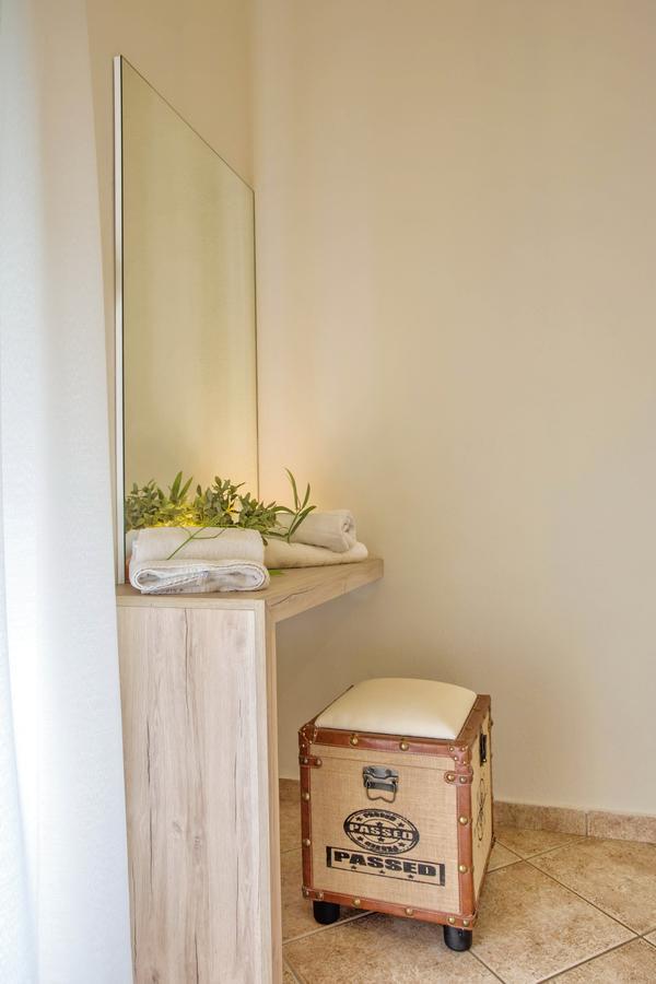 Golden Suites Ofrinion Bagian luar foto