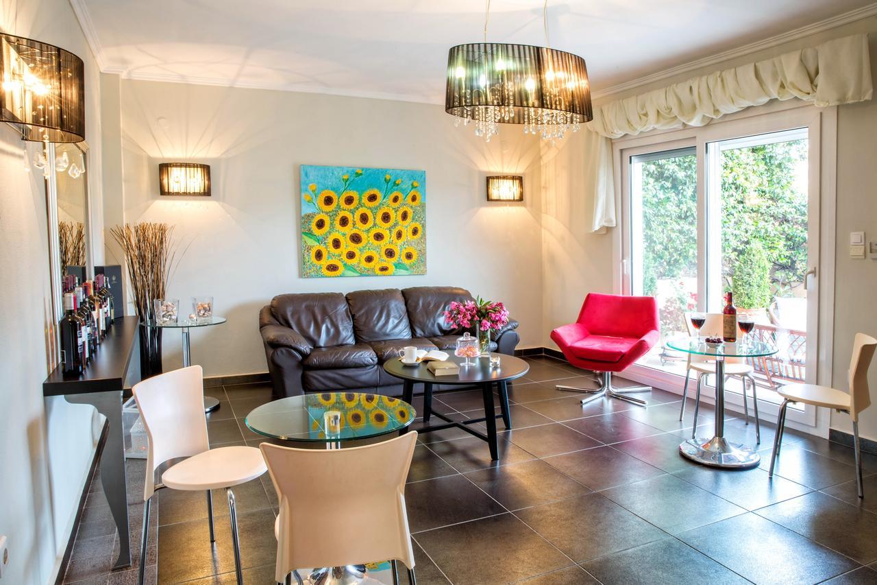 Golden Suites Ofrinion Bagian luar foto